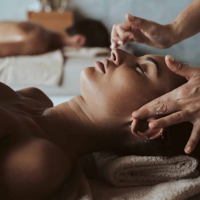 Female client is enjoying massage service at maahru spa karachi